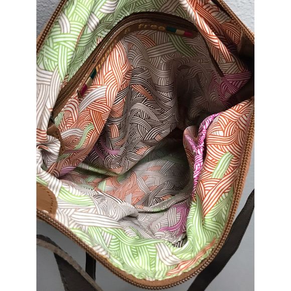 100% Leather Happy & Free Crossbody Bag - Picture 11 of 11